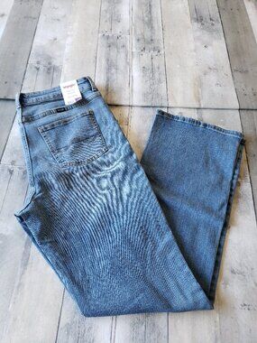 NWT -  Wrangler Women's High-Rise Bootcut Jean Free to Stretch Jeans - Size 14